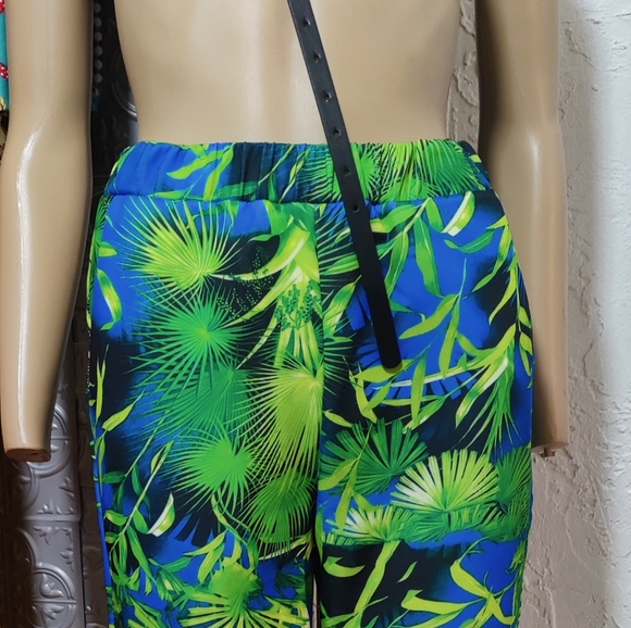 Tropical Print Pantsuit - Picture 7 of 9